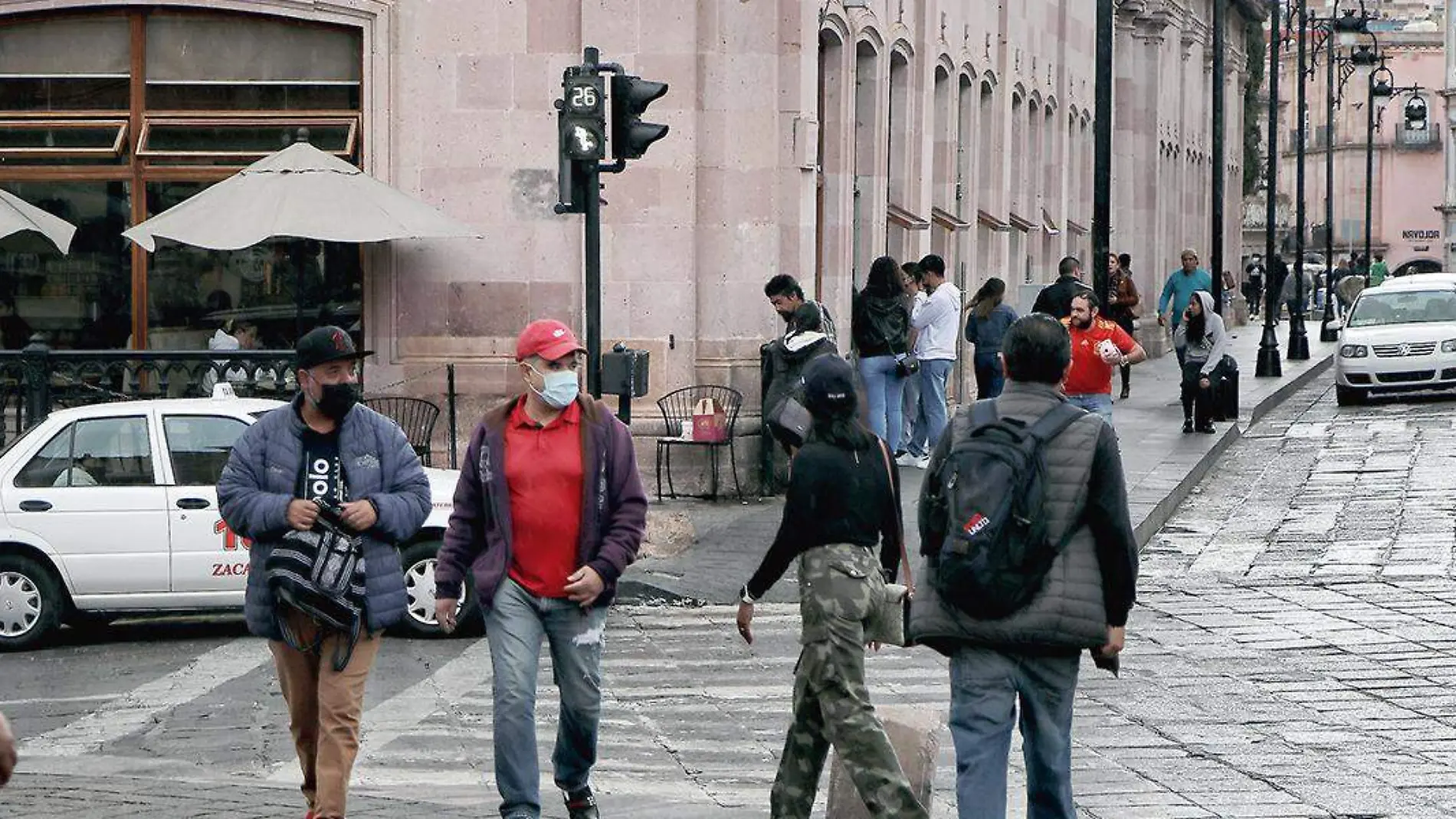 Personas en el centro de la ciudad de Zacatecas